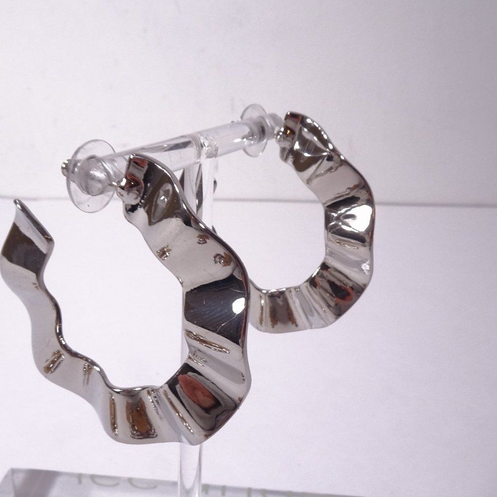 Neiman Marcus Lee Angel Shiny Wavy Hoop earrings NWT 110 Siler